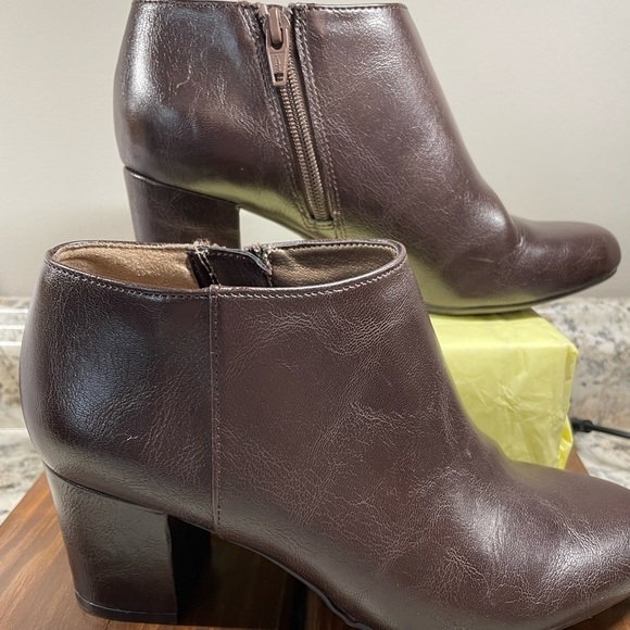 Stride Rite Shoes - LifeStride Boots Brown Woman Size 6M. Look brand new, no smudges, marks, NWOT.